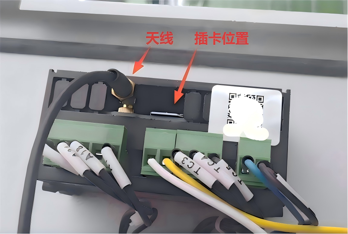 插卡位置图1